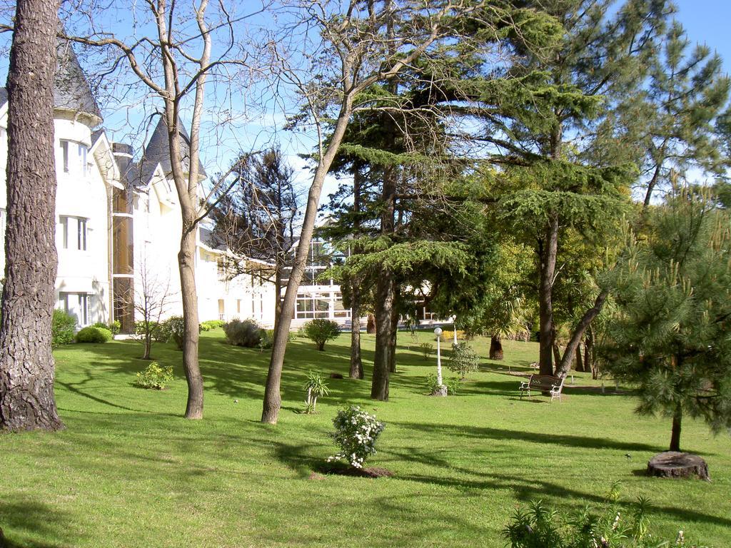 Parque Hotel Jean Clevers Punta del Este Ngoại thất bức ảnh The park of the Château de launay