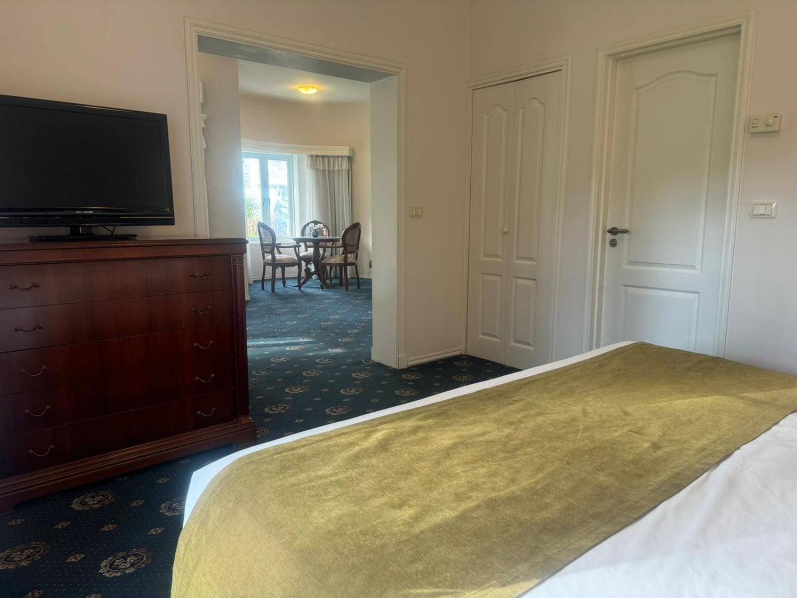 Parque Hotel Jean Clevers Punta del Este Ngoại thất bức ảnh A suite at the hotel