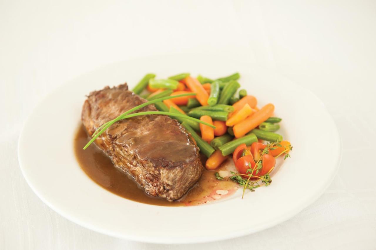 Parque Hotel Jean Clevers Punta del Este Ngoại thất bức ảnh A plate of braised ox cheek
